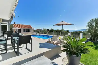 Image de Maison de vacances privée avec piscine privée, climatisation, Wifi, Tv, terrasse, parking