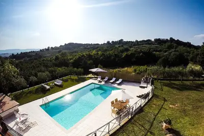 Image de Villa avec piscine, 6 lits et 2 salles de bain avec wifi gratuit