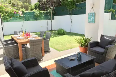 Image de Belle villa pour 6 personnes. en bord de mer avec un grand jardin