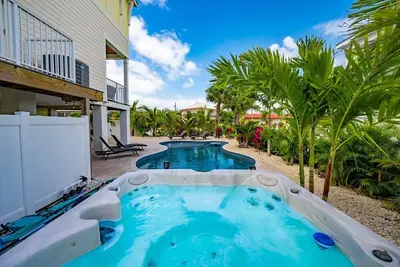 Image de Nouveau 4\/3, façade sur le canal, quai privé, plage du quartier, bain à remous, kayaks et plus encore!