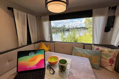 Image de Nouveau! Cottage - Grand lac privé avec rampe / quai pour bateau - Animaux acceptés: Pas de frais pour les animaux