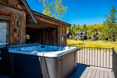 Image de Parfait Whitefish Get-away! ! ! Tous les nouveaux meubles - Ac - vues incroyables et espace ouvert à côté