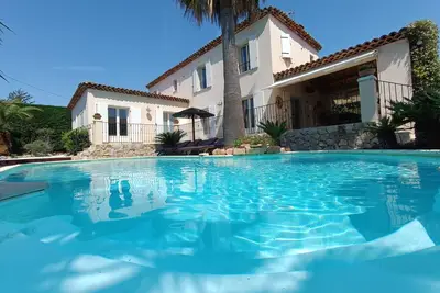 Image de Splendide villa avec piscine, classée 4*, spacieux et très bon accueil.
