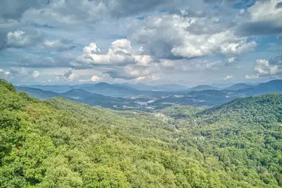 Image de Cabine de montagne 4 Br avec de belles vues à long terme dans une communauté fermée calme