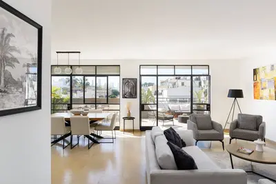 Image de Amazing Duplex Penthouse with 2 Terraces by FeelHome