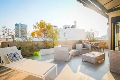 Image de 4br Chic Duplex Penthouse with Terrace by FeelHome
