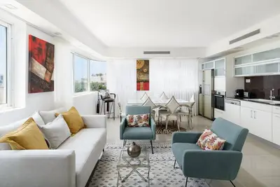 Image de Penthouse with Terrace & Panoramic View by FeelHome