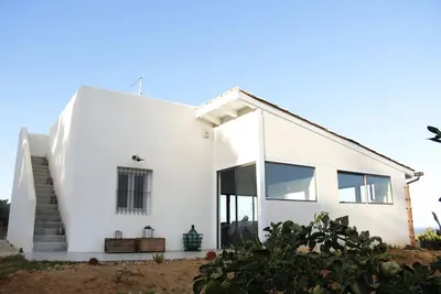 Image de Maison de campagne avec vue sur la mer parmi les agrumes, les figues de barbarie et les parfums méditerranéens