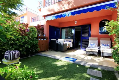 Image de Bungalow dans la zone Meloneras. Vue sur mer. Accès direct à la plage et de l'avenue.