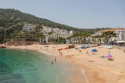 Image de Appartement sur la plage avec vue mer, idéal pour se détendre en famille