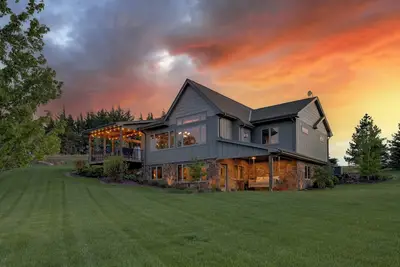 Image de Nouvelle cabine de luxe avec vue sur le lac Wanahoo