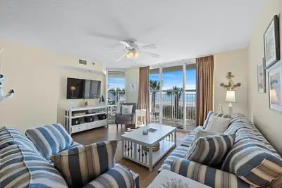 Image de Crescent Shores 102, Condo de 3 Chambres sur le Front de Mer, Bain à Remous et Connexion Wi-fi Gratuite!