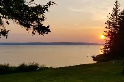 Image de Oceanfront maison sur la plage, près de Acadia & Bar Harbor! Rénové en 2018! A / C.