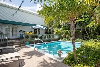 Image de Ancienne Cottage - Vieille Ville Location - Piscine privée - Parking -2br \/ 2ba