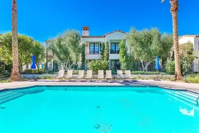 Image de Luxueuse villa donnant sur la piscine - à l'étage (C65)