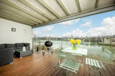 Hazy Blue (Hm86), apartment at Lower Mill Estate