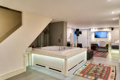 Image de Luxueux Appartement Avec Jacuzzi, Dans le Magnifique Centre de Catane