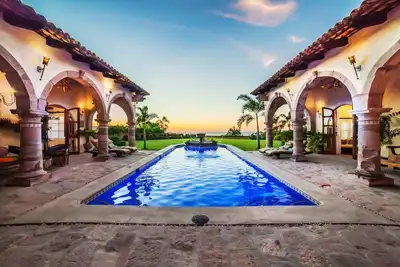 Image de Luxe \"Hacienda Antigua\" - En Vedette Sur Un Nouveau Salon De Voyage, \"Un Sens De La Place\"