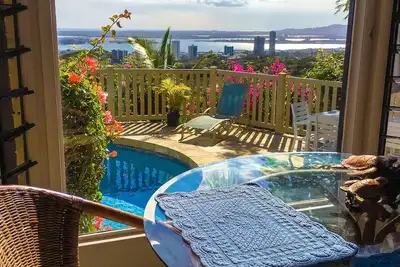 Image de Rainbow Inn Aiea. Surplombant Pearl Harbor. Licence # 90 \/ Bb0038