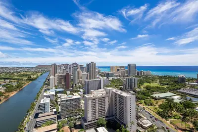 Image de Waikiki 2Bed / 2Bath océan Penthouse / vues de Diamond Head. Wifi gratuit, emplacement idéal