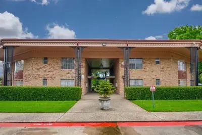 Image de Condo moderne - Meilleur emplacement. Galleria Area.