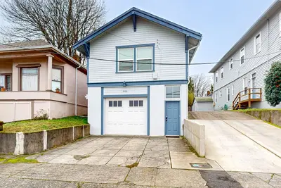 Nouvelle Liste! Condo rénové dans bâtiment historique près du traversier Seattle-Bremerton!