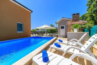 Image de Complexe d'appartements Vanessa avec piscine partagée à Nova Vas / Appartement 2 chambres Vanessa I avec piscine partagée