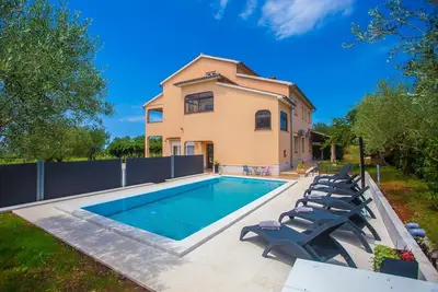 Image de Appartement Mir avec piscine privée