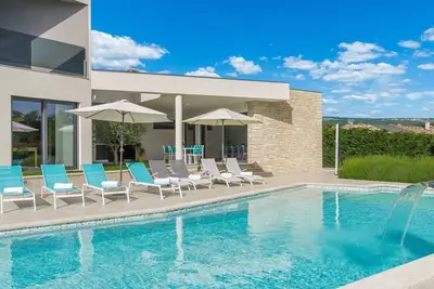 Image de Villa contemporaine Nada avec piscine et sauna
