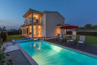 Image de Villa moderne Anita avec piscine près de Porec