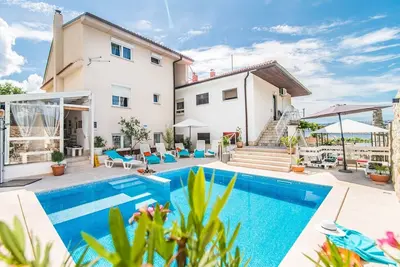 Image de Complexe d'appartements Suzy avec piscine commune / Appartement Konoba près de la plage