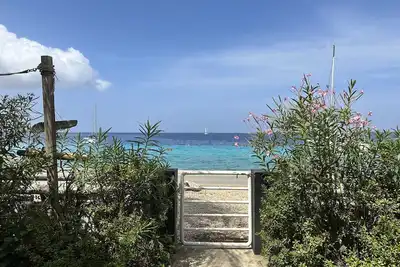 Image de Spectaculaire villa face à l'océan sur Playa Lechi et 8 min à pied de la ville.