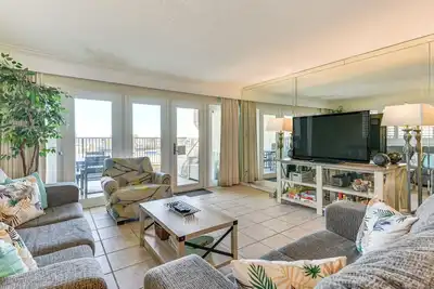 Image de Rénové Condo Kid-Friendly-Beachfront & Poolside