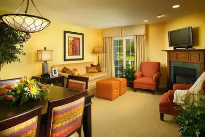 Image de 4br \/ 4ba, peut accueillir jusqu'à 12 personnes. Williamsburg Plantation Resort: été 2019