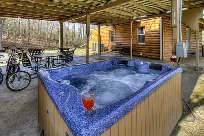 Smoky Mtn Acres. 199-599 $ Bain à remous, balançoires, bascules et barbecue sur 5 acres