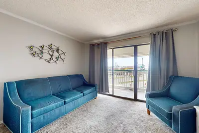 Image de Oceanview condo w / balcon, bain à remous partagé, et piscine!