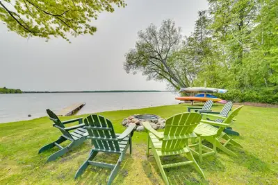 Image de Cozy Lake Cottage Cottage w / Dock, 4 kayaks et foyer