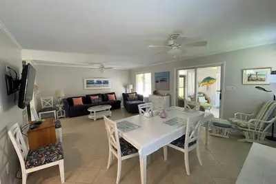 Image de Bethany Tiki Beach House-1/2 Mile de la plage! !
