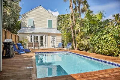 Image de Jasmine Place - Location hebdomadaire dans la vieille ville avec piscine privée, historique 2bd / 2ba