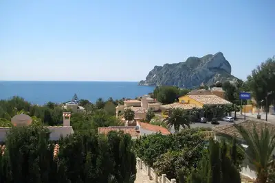 Image de villa de luxe dans un endroit unique avec vue imprenable sur la mer