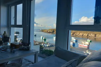 Image de Maison confortable nichée au dessus du port avec une belle  vue mer,