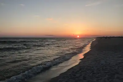 Image de Front du Golfe 2br directement sur la plage! Regardez le coucher de soleil depuis votre balcon.