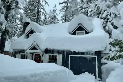 Charmant chalet des années 1930 sur le bord du lac de l'autoroute 89 à Sunnyside, Lake Tahoe
