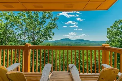Image de Log Cabin Deluxe | 3br 3ba | Vues imprenables sur la montagne | Bain Ă remous | Table de billard
