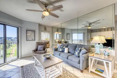 Image de Nouvelle Liste! Spacieux et invitant condo en bord de mer w / piscines partagées, bain à remous, sauna