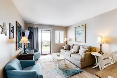 Image de Nouvelle Liste! Suite d'hôtel avec accès à la plage, piscine commune et bain à remous et salle à manger