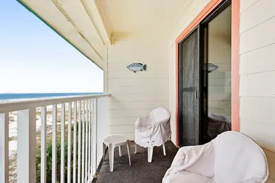 Image de Nouvelle Liste! Cozy, condo front de mer du golfe avec accès à la plage, piscine partagée et bain à remous