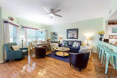 Image de Nouvelle Liste! Fraîchement rénové, condo front de mer w / piscine partagée, bain à remous