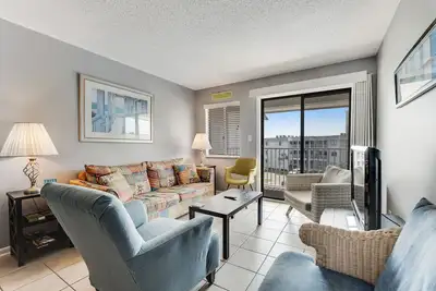 Image de Nouvelle Liste! Suite d'hôtel avec accès à la plage, piscine commune / bain à remous, excellent emplacement