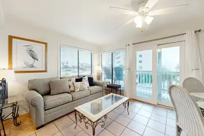 Image de Nouvelle Liste! Pour les familles, condo front de mer w / piscine partagée et bain à remous